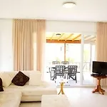 Villasaray & Hotell