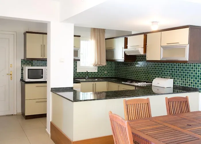 Villasaray & Szálloda 3*